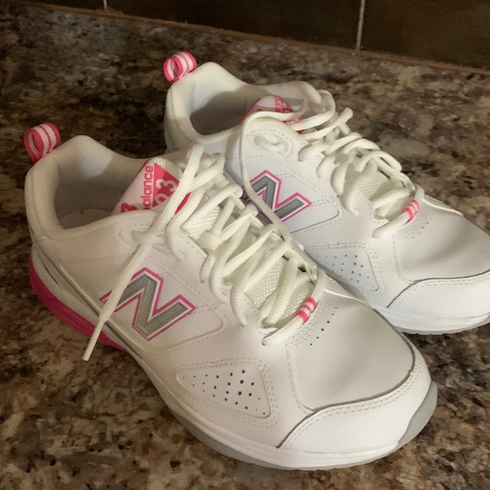 Women NEW BALANCE 7.5 wide training shoe
